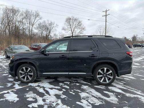2024 Honda Pilot Touring 8-Passenger
