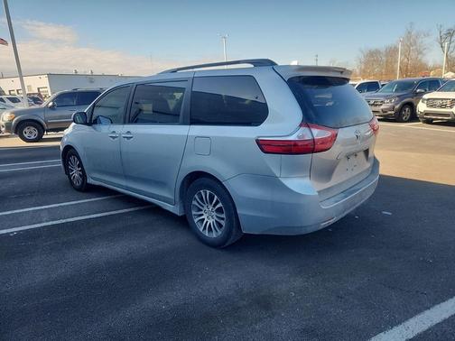 2019 Toyota Sienna XLE