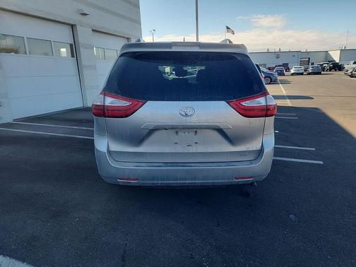 2019 Toyota Sienna XLE