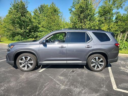 Gray 2025 Honda Pilot Elite