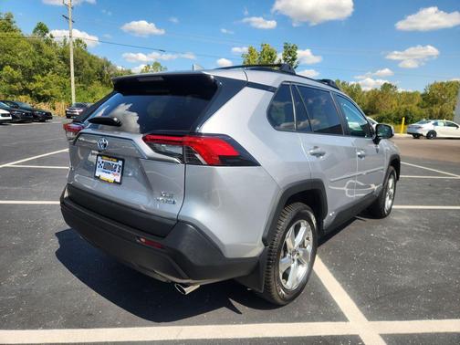 2021 Toyota RAV4 Hybrid XLE Premium