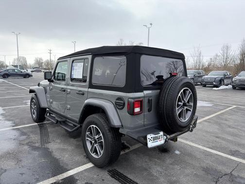 2023 Jeep Wrangler 4-Door Sahara 4x4