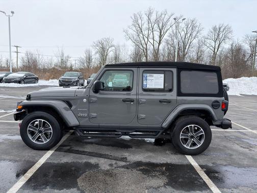 2023 Jeep Wrangler 4-Door Sahara 4x4