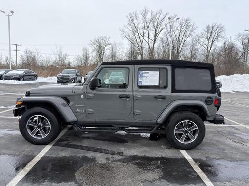2023 Jeep Wrangler 4-Door Sahara 4x4