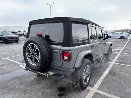 2023 Jeep Wrangler 4-Door Sahara 4x4