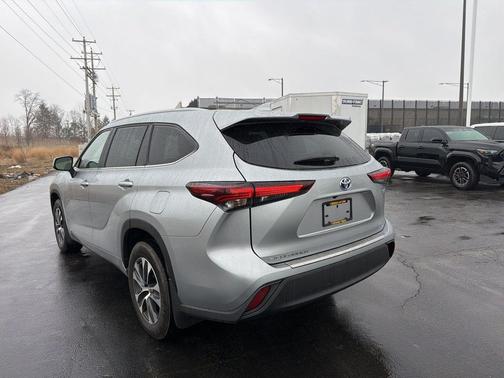 2024 Toyota Highlander Hybrid XLE