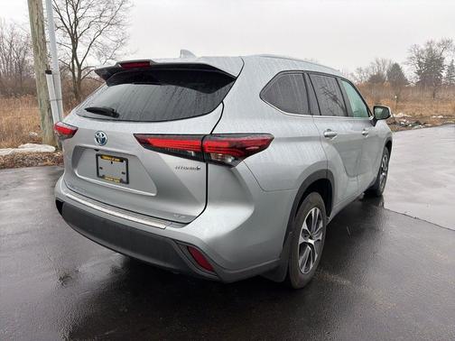 2024 Toyota Highlander Hybrid XLE