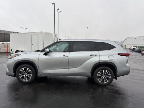 2024 Toyota Highlander Hybrid XLE