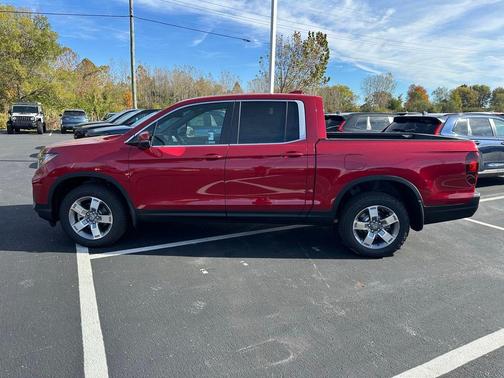 Radiant Red Metallic II 2026 Honda Ridgeline RTL