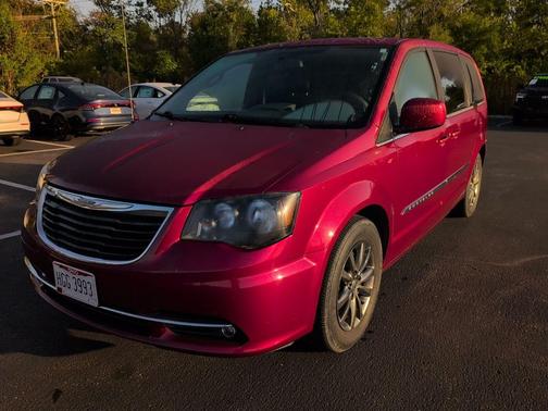 2016 Chrysler Town & Country S