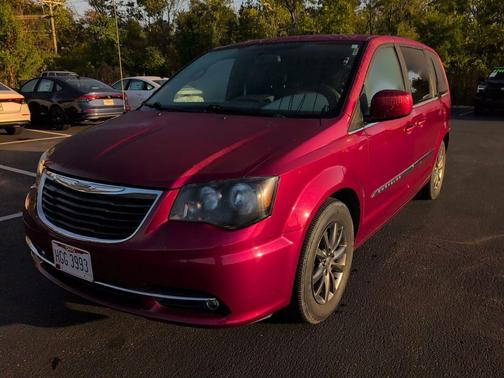 2016 Chrysler Town & Country S
