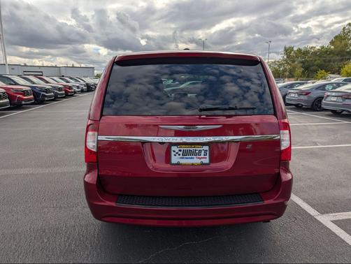 2016 Chrysler Town & Country S
