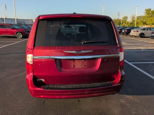 2016 Chrysler Town & Country S