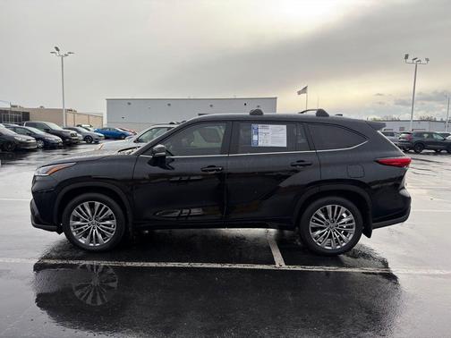2022 Toyota Highlander Platinum