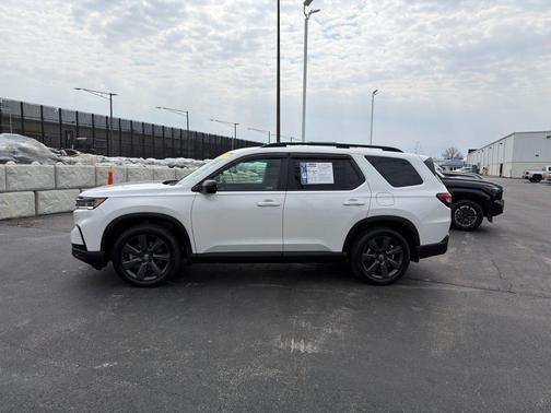 Platinum White Pearl 2023 Honda Pilot AWD Sport