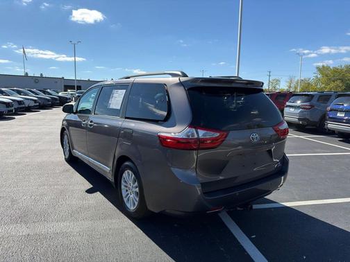 2017 Toyota Sienna XLE Premium