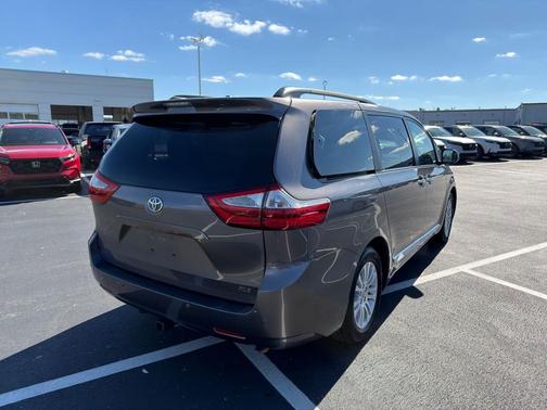 2017 Toyota Sienna XLE Premium