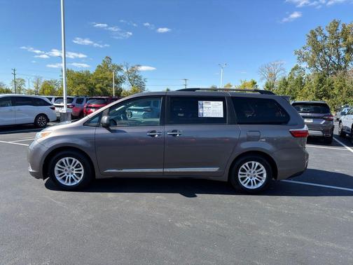 2017 Toyota Sienna XLE Premium