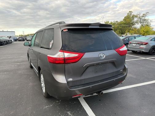 2017 Toyota Sienna XLE Premium