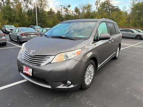 2017 Toyota Sienna XLE Premium