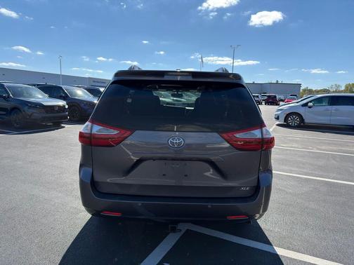 2017 Toyota Sienna XLE Premium