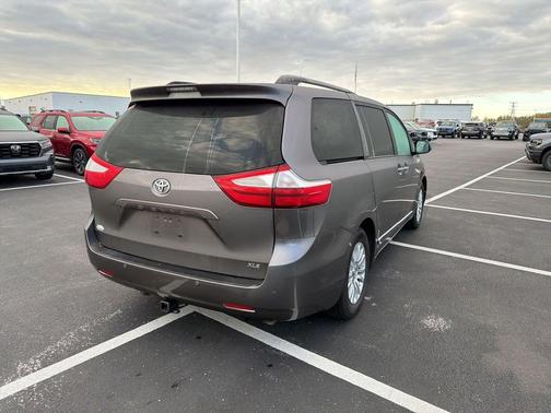 2017 Toyota Sienna XLE Premium