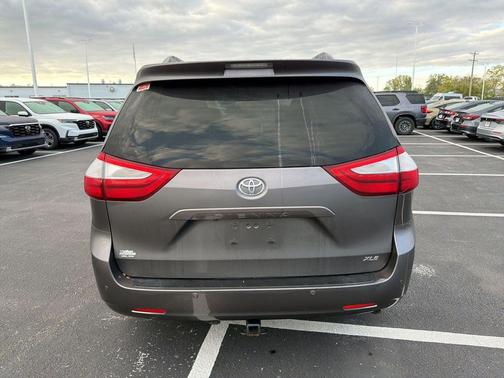 2017 Toyota Sienna XLE Premium
