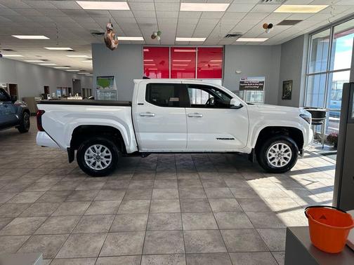 2025 Toyota Tacoma SR5