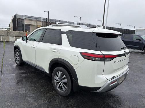 Pearl White Tricoat 2022 Nissan Pathfinder SL 4WD