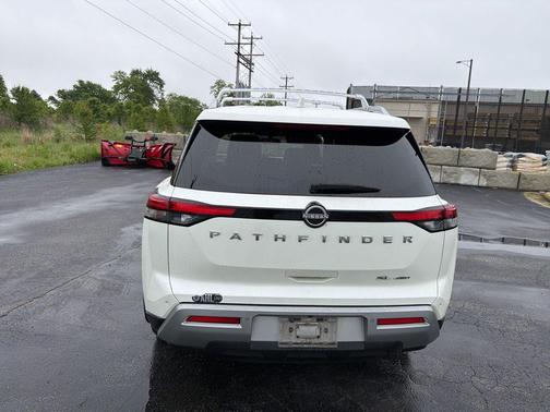 Pearl White Tricoat 2022 Nissan Pathfinder SL 4WD