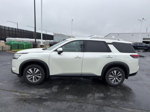 Pearl White Tricoat 2022 Nissan Pathfinder SL 4WD