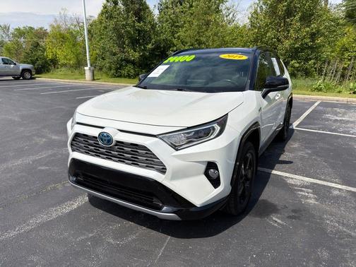 Blizzard Pearl 2019 Toyota RAV4 Hybrid SE