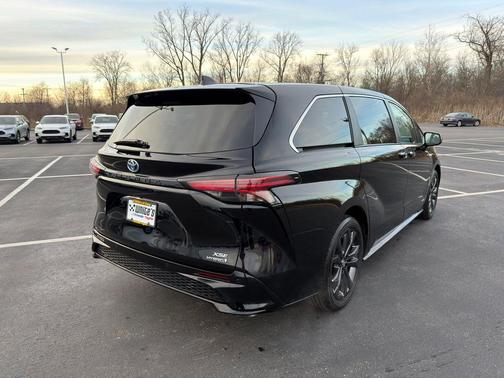 2021 Toyota Sienna XSE 7 Passenger