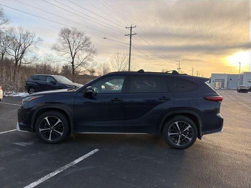 2022 Toyota Highlander XSE