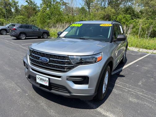 Iconic Silver Metallic 2021 Ford Explorer XLT