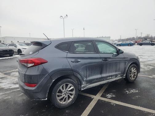 2017 Hyundai TUCSON SE