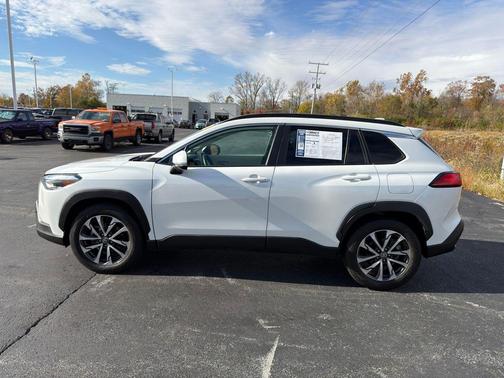 2022 Toyota Corolla Cross XLE