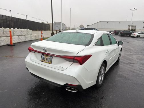 2022 Toyota Avalon XLE