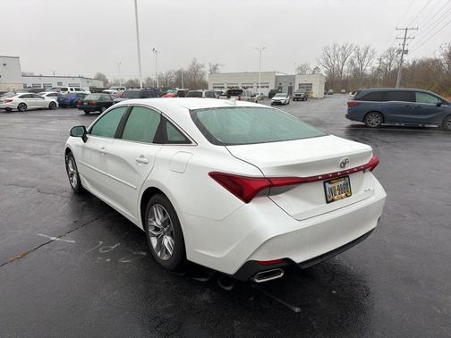 2022 Toyota Avalon XLE