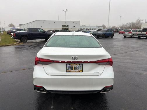 2022 Toyota Avalon XLE