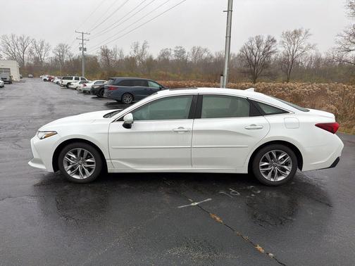 2022 Toyota Avalon XLE