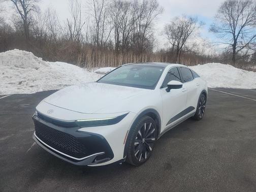 2025 Toyota Crown Platinum