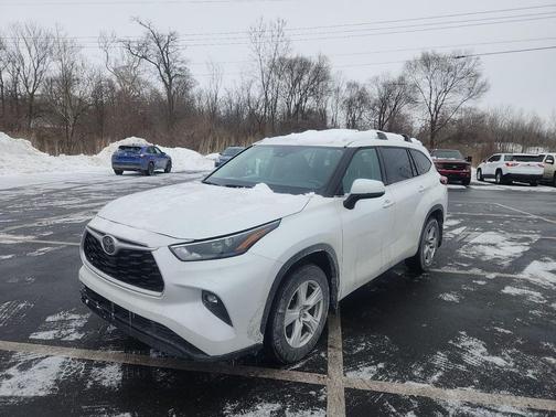 2022 Toyota Highlander LE