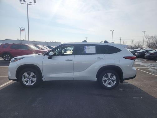 2022 Toyota Highlander LE