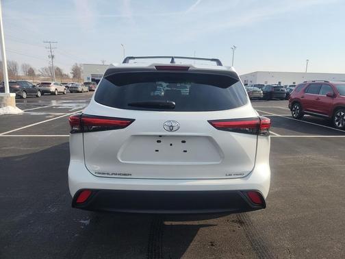 2022 Toyota Highlander LE