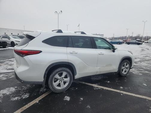 2022 Toyota Highlander LE