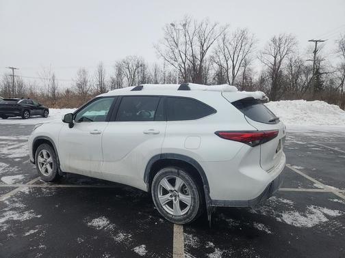 2022 Toyota Highlander LE