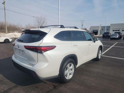 2022 Toyota Highlander LE