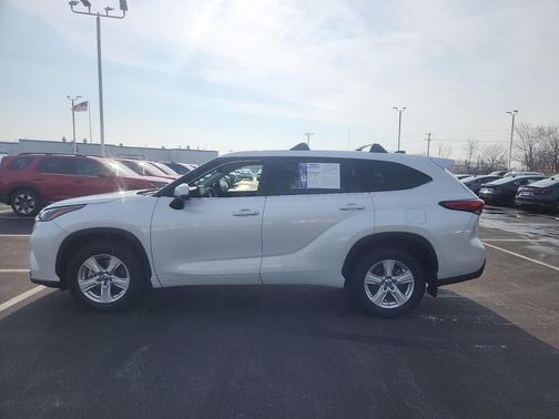 2022 Toyota Highlander LE