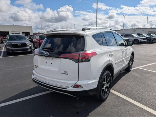 2018 Toyota RAV4 Hybrid SE